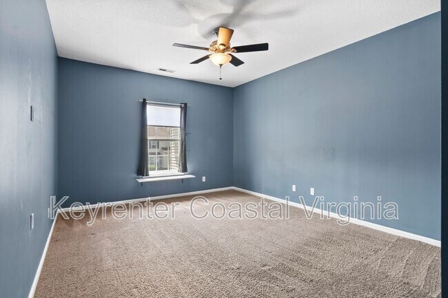Building Photo - 1405 Broad Water Arch