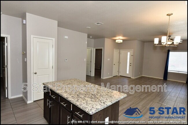 Building Photo - 4825 Mark Avizo