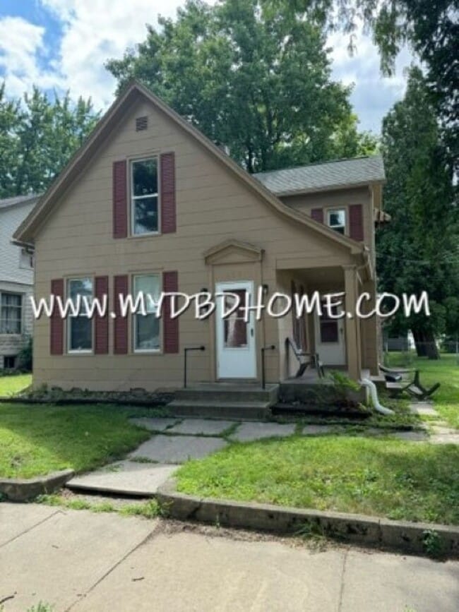 Primary Photo - 520 Riverside Ave