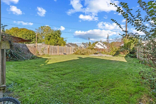 Building Photo - Charming 3 beds 1 bath Apartment in Cleveland!