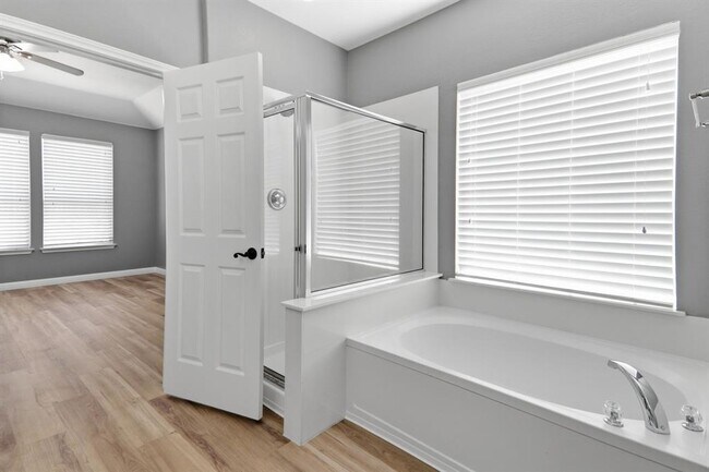 Building Photo - 2157 Paradise Ridge Dr