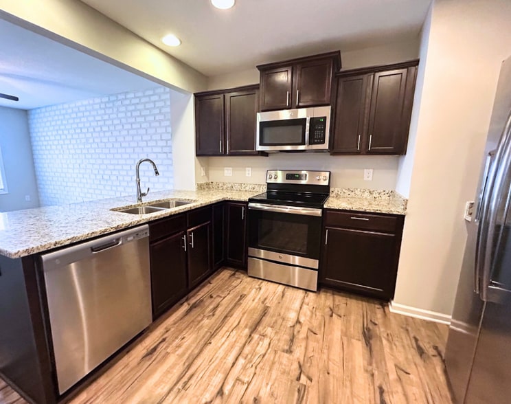 Building Photo - 711 Newport Pl