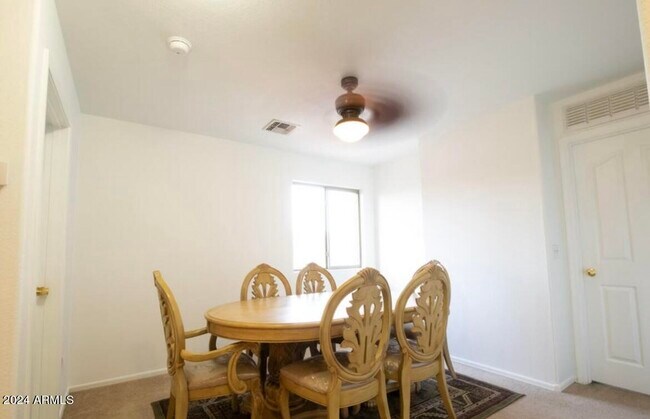 Building Photo - 9427 W Virginia Ave