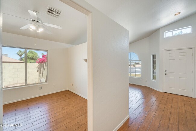 Building Photo - 4559 W Dailey St