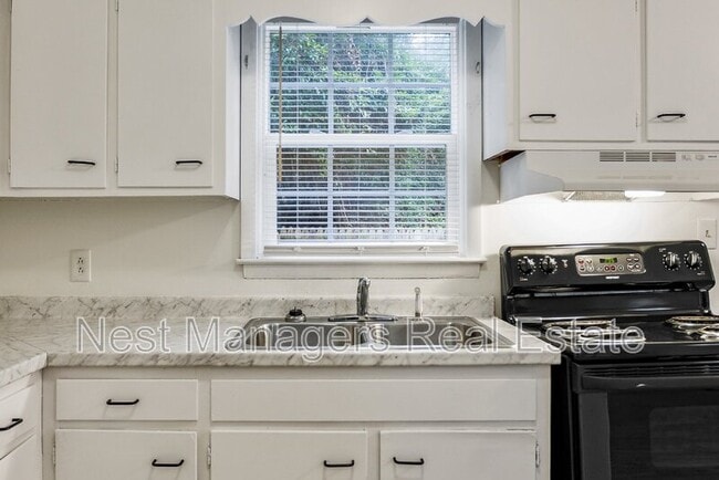 Building Photo - 816 Pilot Ave