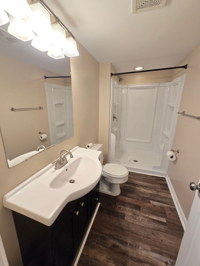 Building Photo - Charming 3 Bedrooms, 2 Full Bathroom Home!...