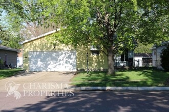 Building Photo - 3004 S West Ave