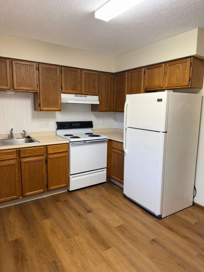 Building Photo - Magnolia Manor Unit 617