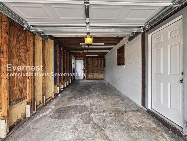 Building Photo - 6757 Snow White Dr