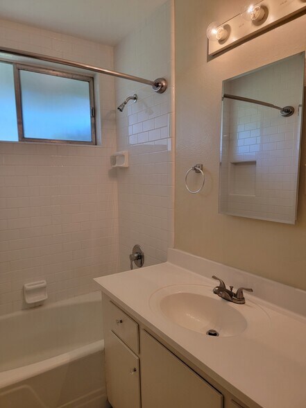 Building Photo - 1136 Larkspur Ln