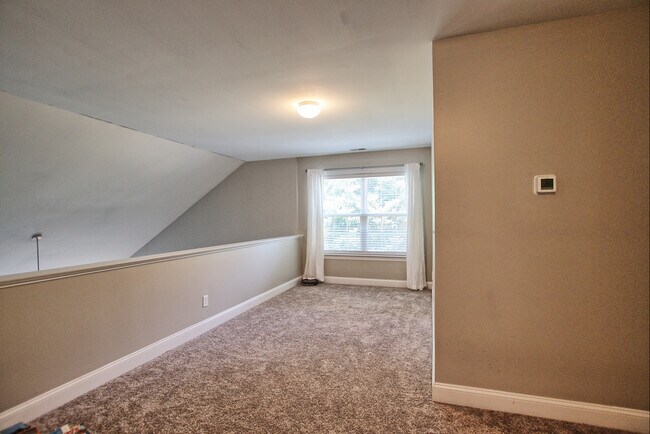 Building Photo - 15 Manderley Way