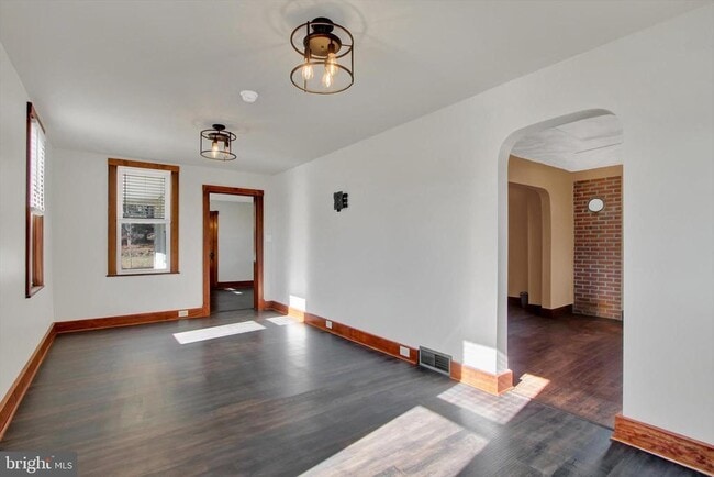 Building Photo - 367 High St