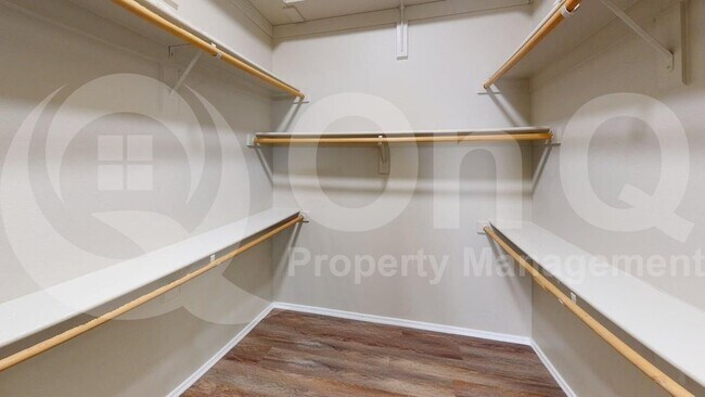 Building Photo - 770 W Cherrywood Dr