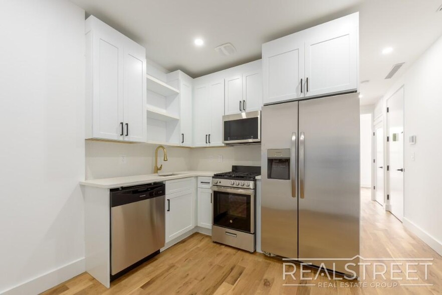 Building Photo - Stunning New 3 Bed 2 Bath in Bed Stuy Town...
