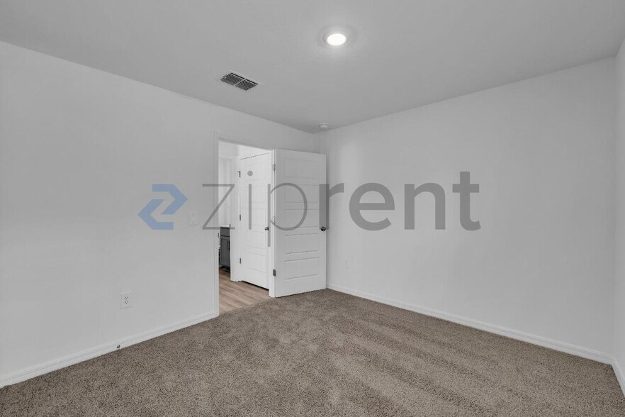 Building Photo - Unit
