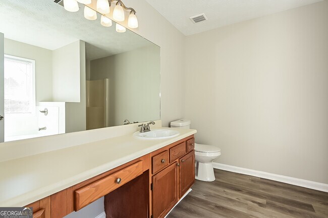 Building Photo - 561 Sunnyhill Dr