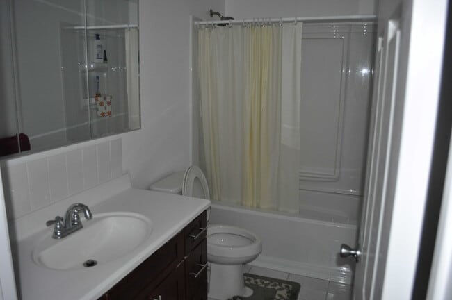 Building Photo - 1387 Frank St