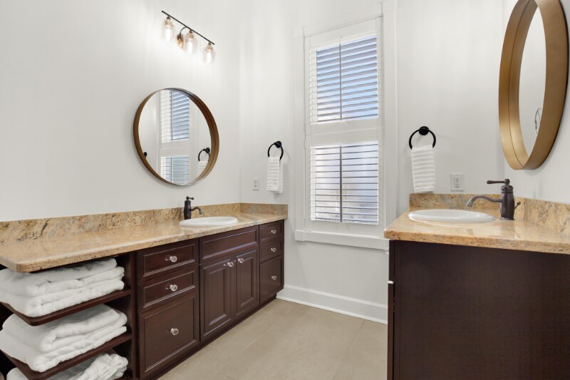 Building Photo - 210 E Waldburg St