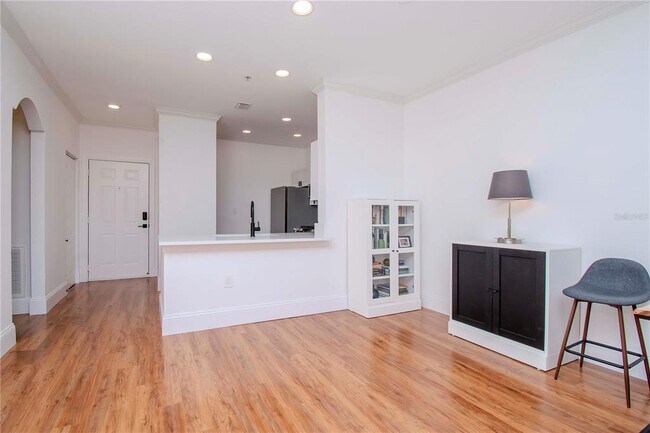 Building Photo - 2732 Via Murano