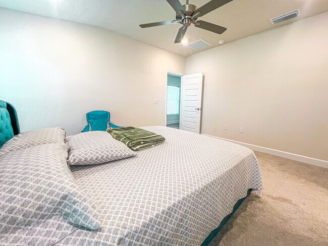 Building Photo - Beautiful 3 Bedroom Home with Pond View & No Rear Neighbors