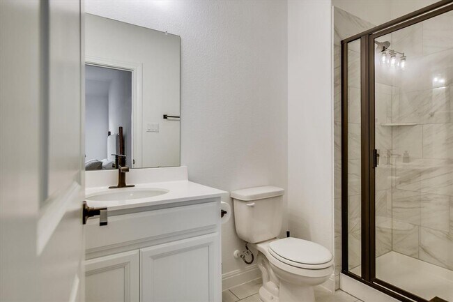 Building Photo - 217 Turnbuckle Bnd