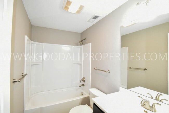 Building Photo - 4 Bedroom Detached Townhome in Waukee with Finished Basement