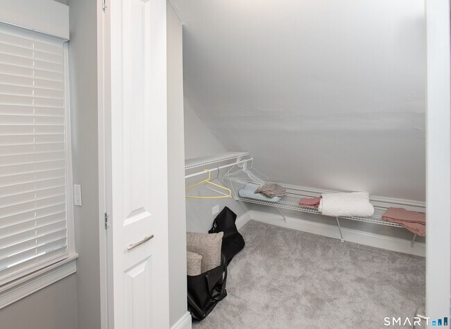 Building Photo - 421 Main St