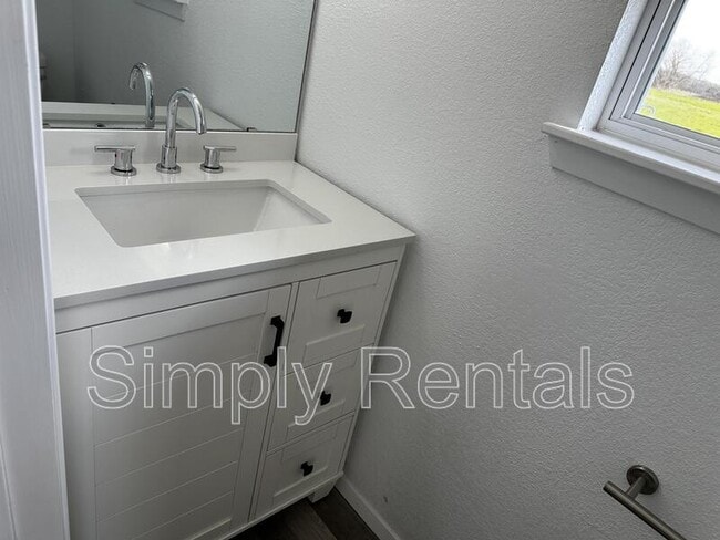 Building Photo - 1979 FM2649