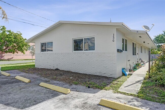 Building Photo - 136 NW 6th Ave
