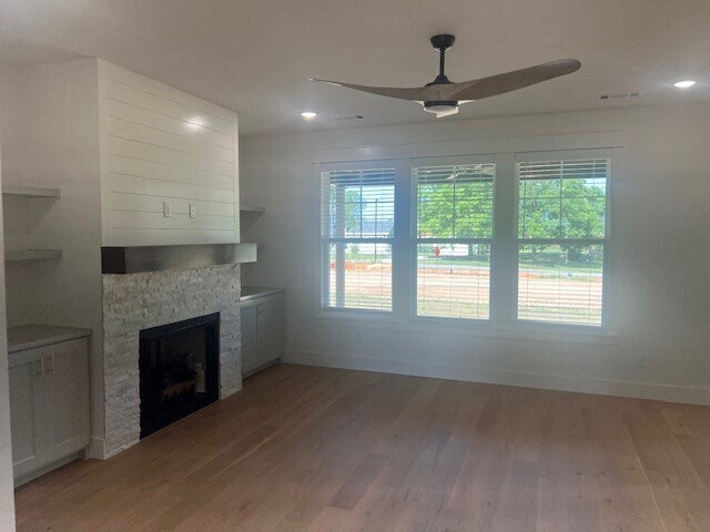 Building Photo - 4750 Cowboy St