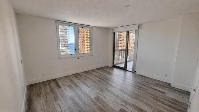 Building Photo - 2200 NE 33rd Ave