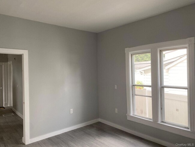 Building Photo - 14 Glass St