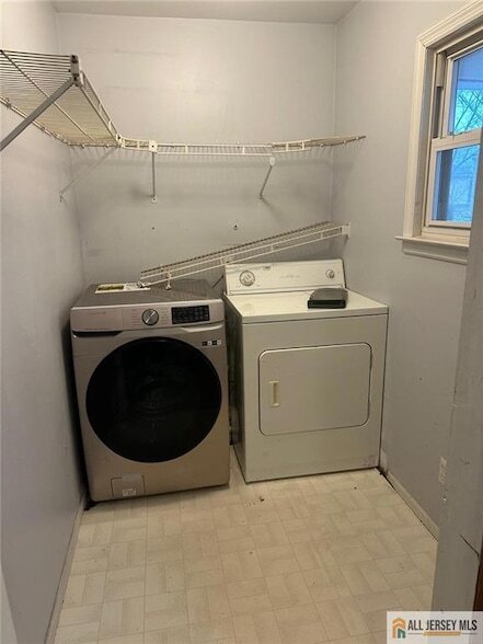 Building Photo - 143 Fiat Ave