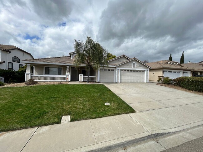 Primary Photo - Beautiful 4 Bedroom, 2.5 Bath Deer Valley ...