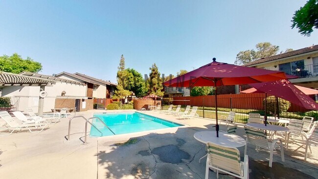 Building Photo - Stunning 2nd Story 3 Bedroom Condo in Woodlake Villas, La Habra