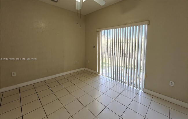 Building Photo - 2637 SE 16th Terrace