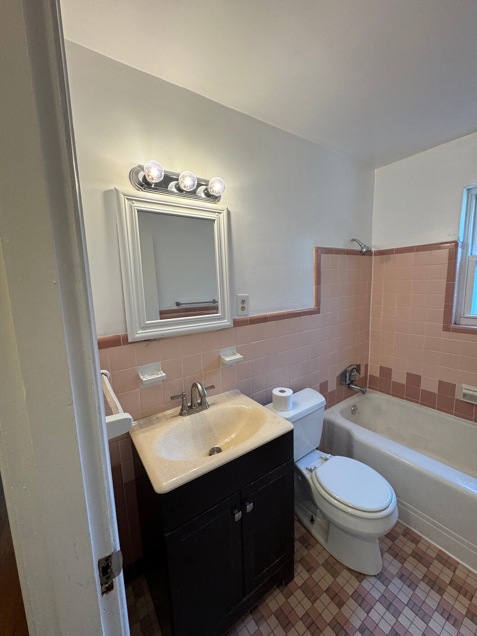 Building Photo - 2814 Lawndale Ave