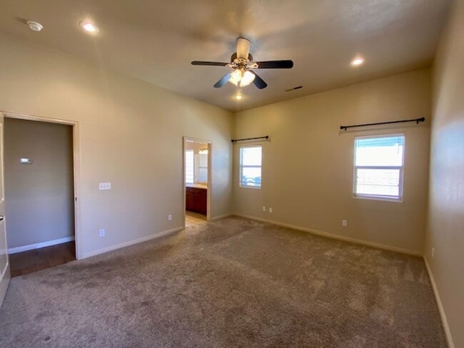 Building Photo - 394 N 2720 E