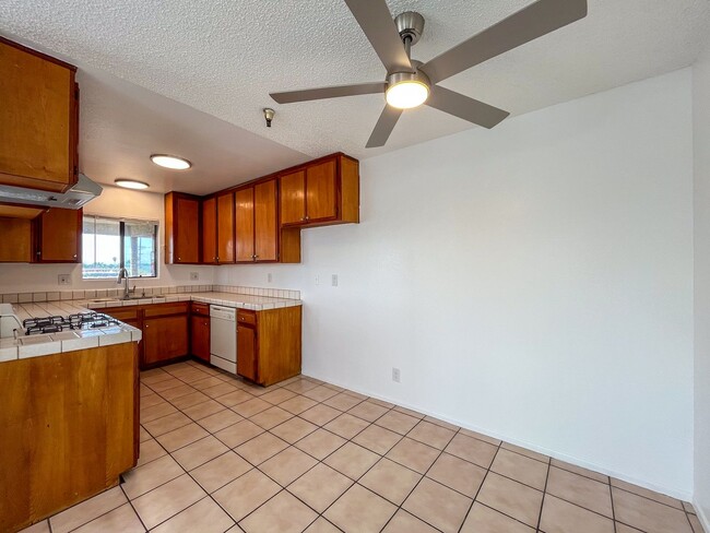 Interior Photo - 11943 Grevillea Ave