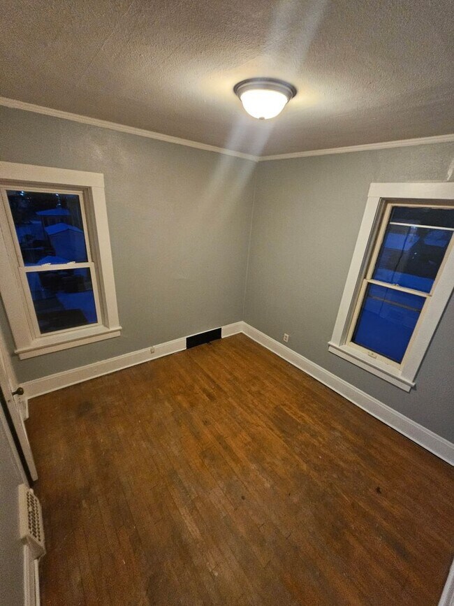 Building Photo - 1372 Merryman St