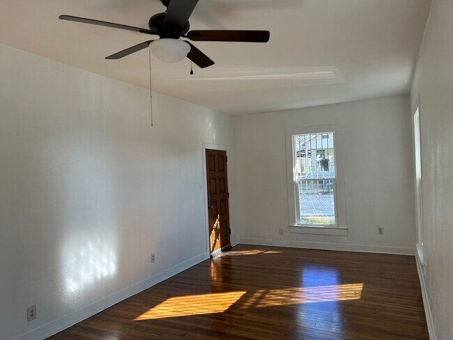 Building Photo - $500 OFF FIRST MONTH'S RENT IF MOVED IN BY...