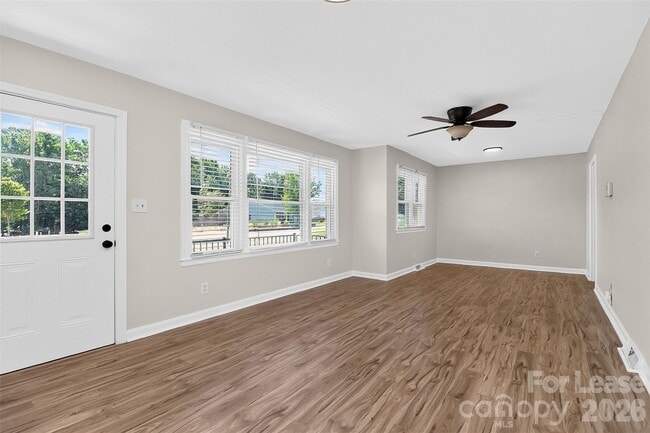 Building Photo - 6901 Ridge Ln Rd