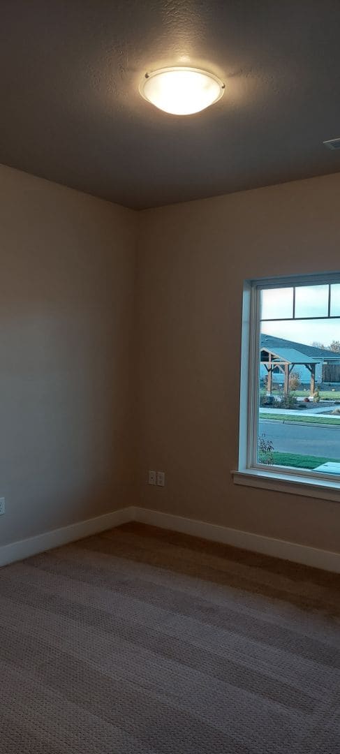 Building Photo - 445 Cheney Loop