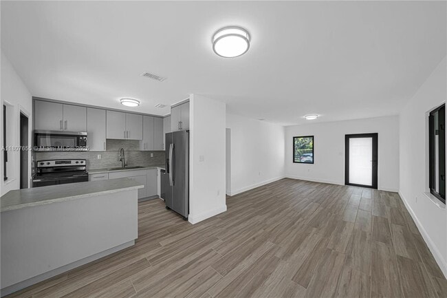 Building Photo - 5805 SW 46th Terrace