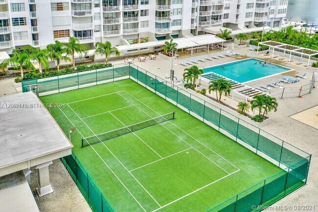 Building Photo - 18041 Biscayne Blvd