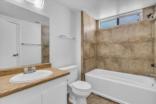 Building Photo - Beautiful 2 BD | 2 Bath