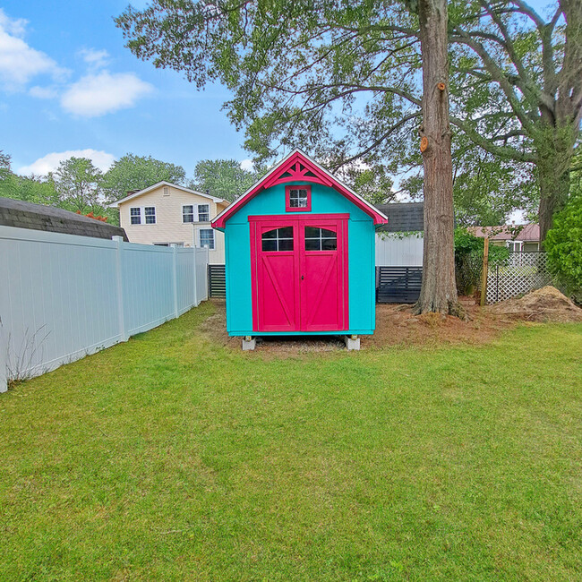 Building Photo - Lovely One Level Rambler on Cul-De-Sac, La...