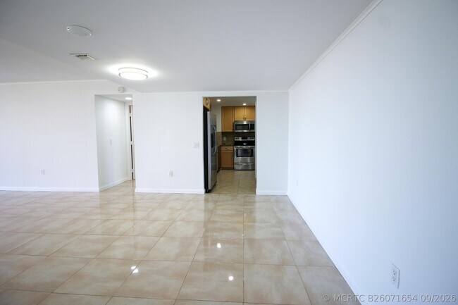 Building Photo - 5600 N Flagler Dr
