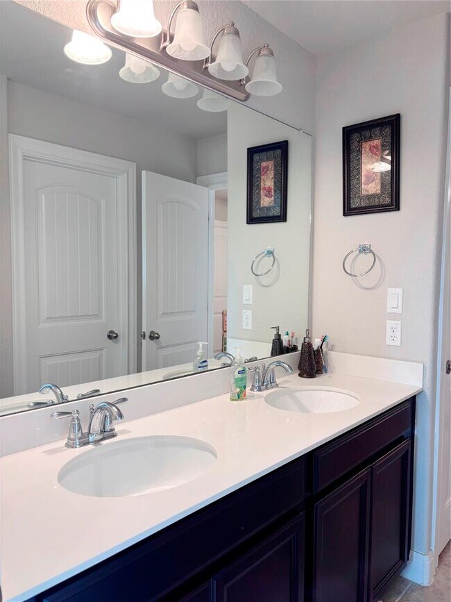Building Photo - 5408 La Canada Wy