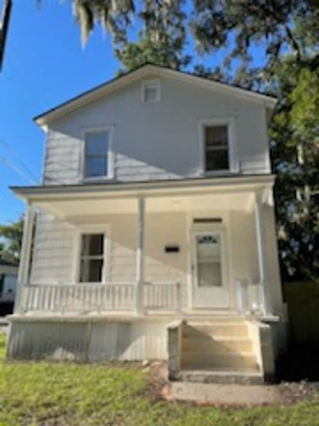 Building Photo - For Rent – Historic 3 Bed, 2 Bath Home Jus...